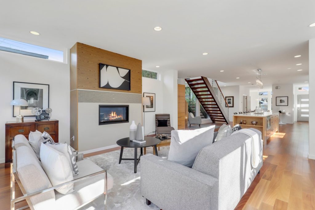 The Best Scents for Your Home: 15 Tips from the Pros (August 2021)